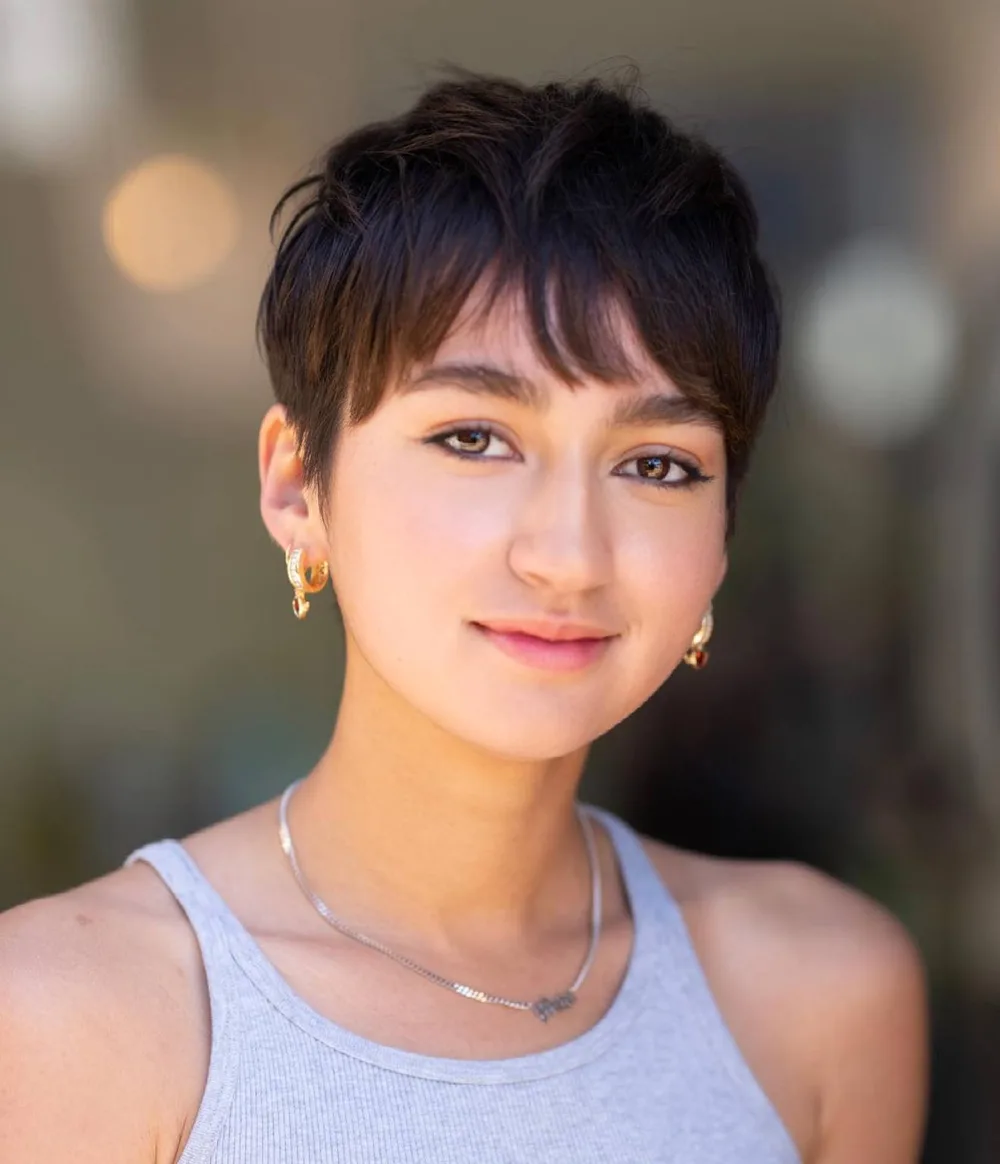 Pixie touslé à frange choppy et pattes nettes