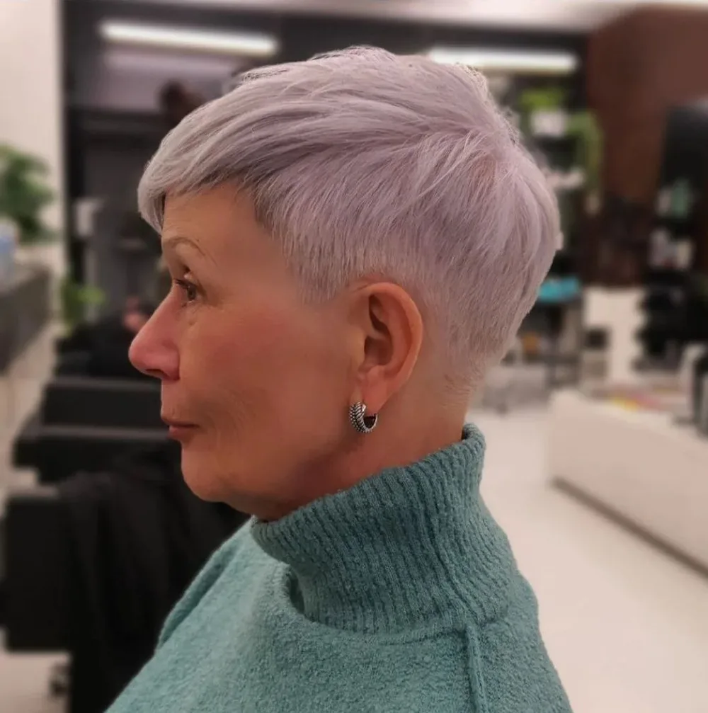 Pixie très court lavande pastel fondu