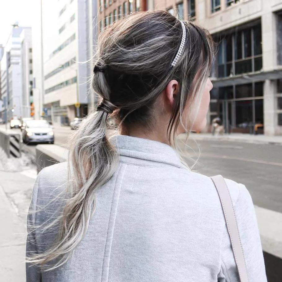 Queue-de-cheval à double élastique effet volume sur cheveux fins