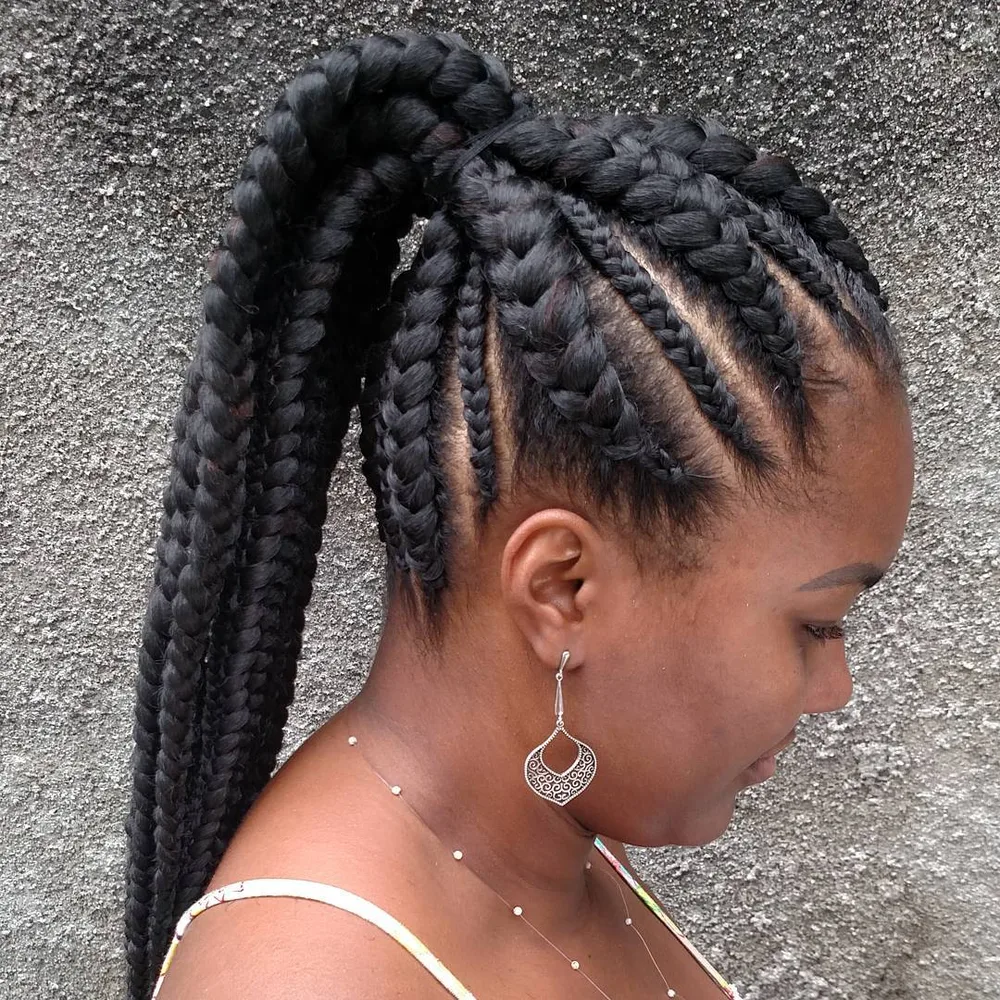 Queue-de-cheval haute mêlant grosses tresses et cornrows fines