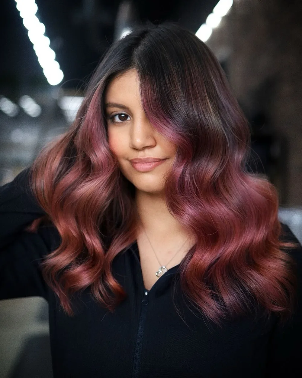 Rose gold foncé aux sous-tons dorés en ombré avec mèches encadrantes