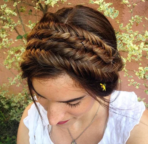 Tresse épi de blé vaporeuse sur cheveux longs