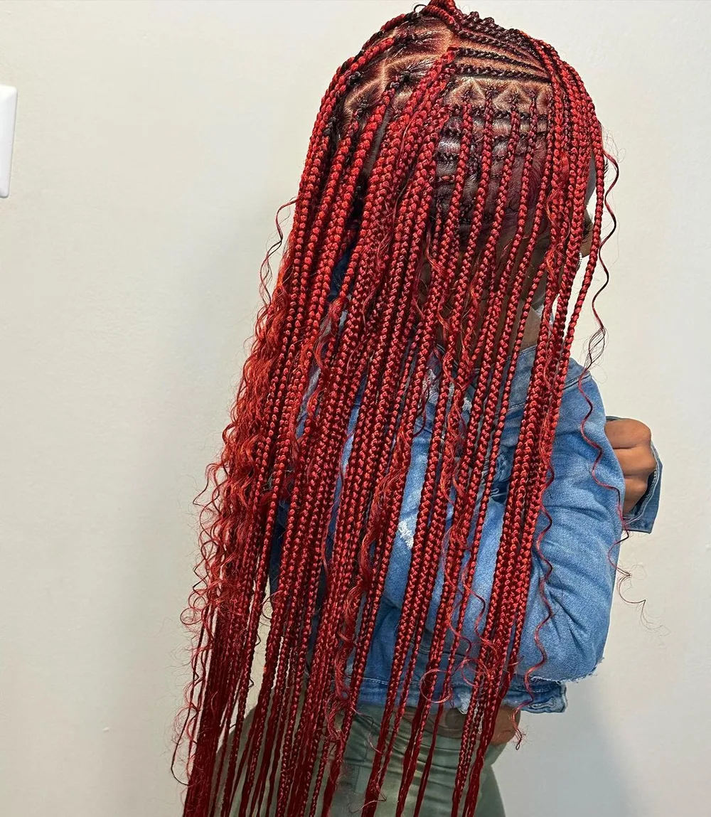 Tresses tribales knotless bicolores rouge et noir