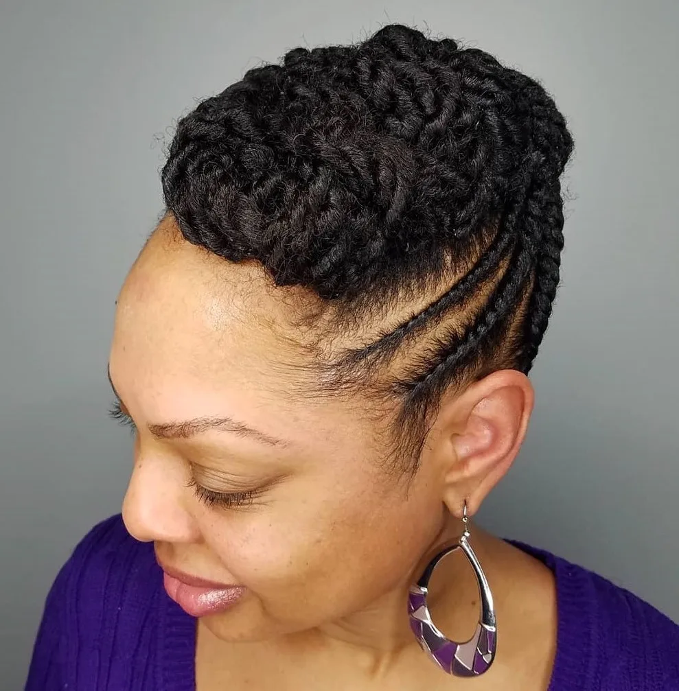 Updo en flat twists packés sur le dessus