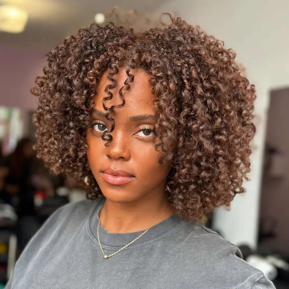 Boucles ringlets bien définies et brillantes sur cheveux afro naturels