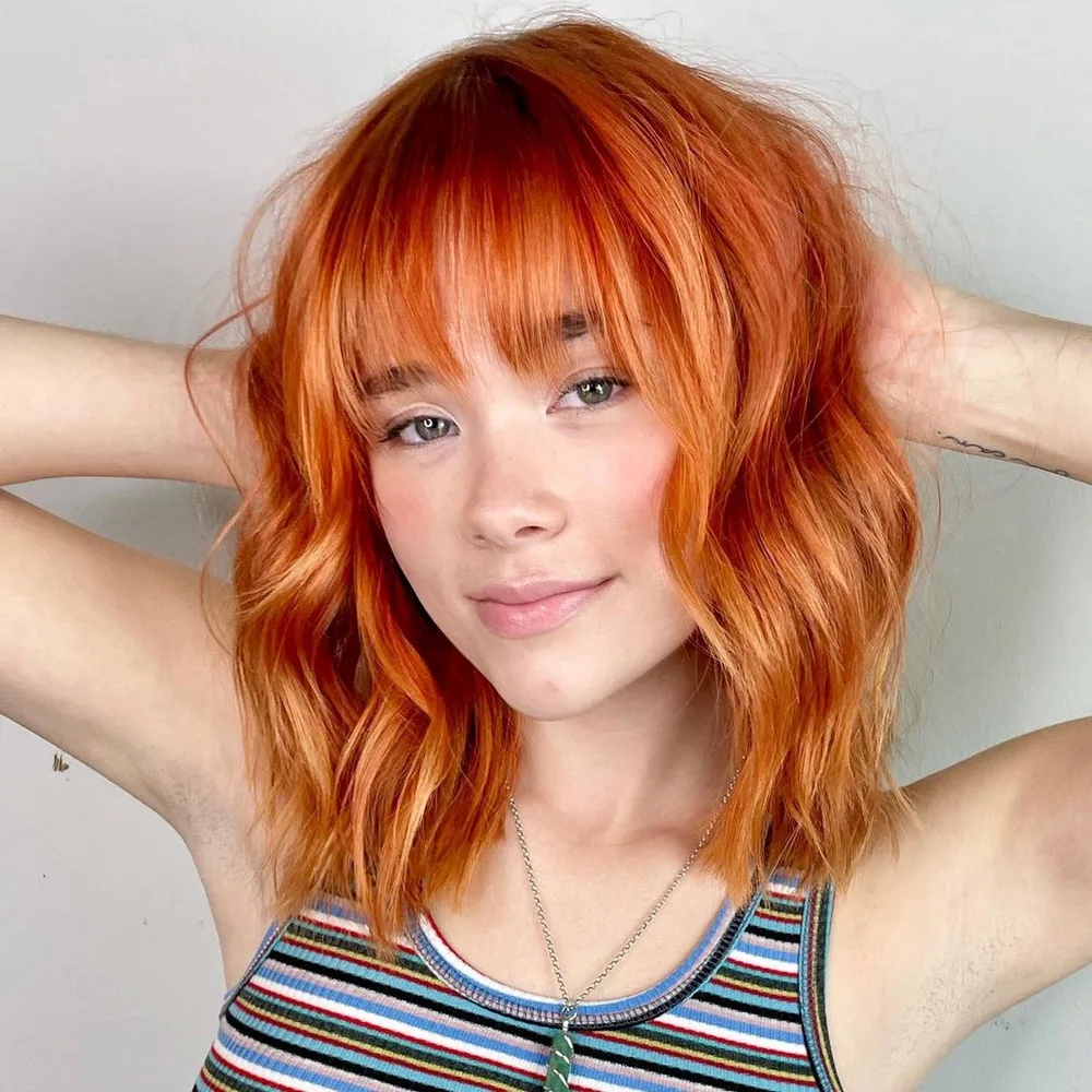Carré à frange cuivré orangé pumpkin spice sur peau claire porcelaine