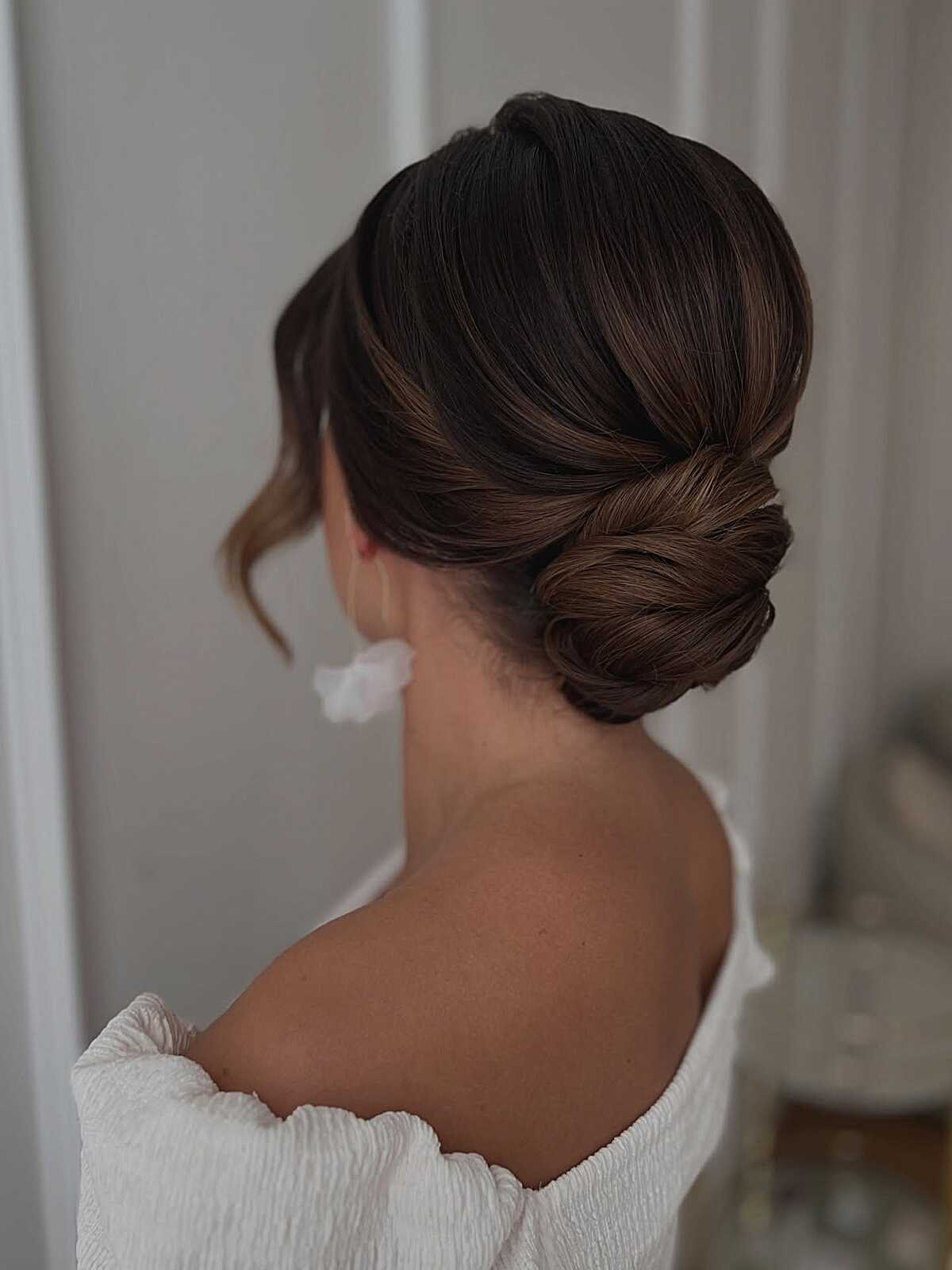 Chignon sculpté en huit - coiffure de fête de Noël
