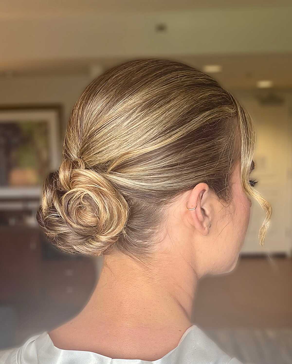 Chignon rosette en spirale - coiffure de fête de Noël