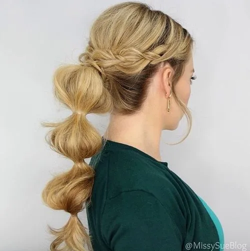 Queue de cheval à bulles (bubble pony) sur cheveux longs