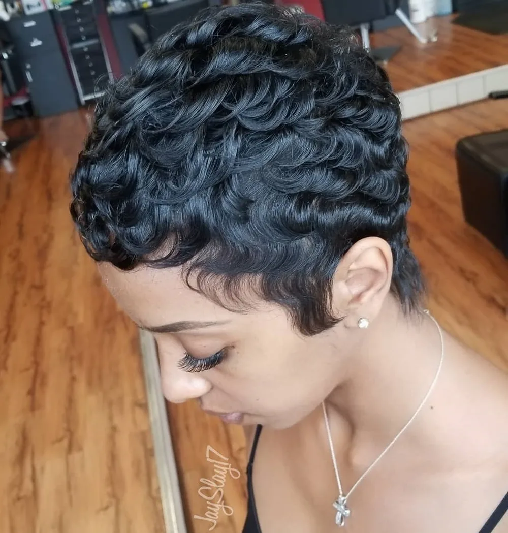 Crop court noir en finger waves façon rétro moderne, femme noire