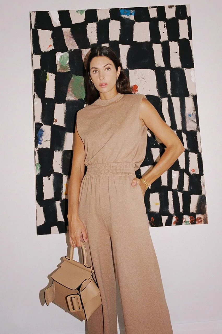 Ensemble jogging camel monochrome avec sac assorti