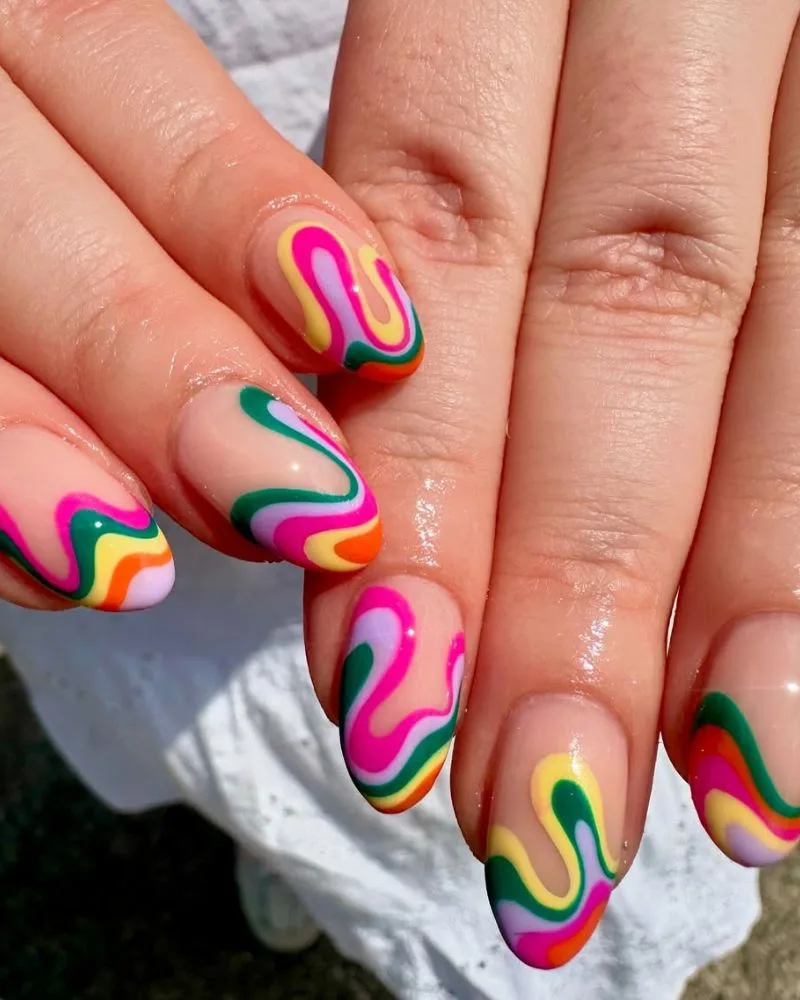 French manucure swirl coloré arc-en-ciel, nail art plage fun