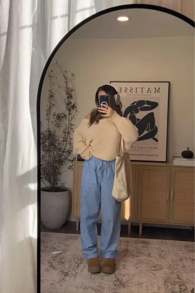 Look cardigan crème avec jean clair et sac beige pour la rentrée