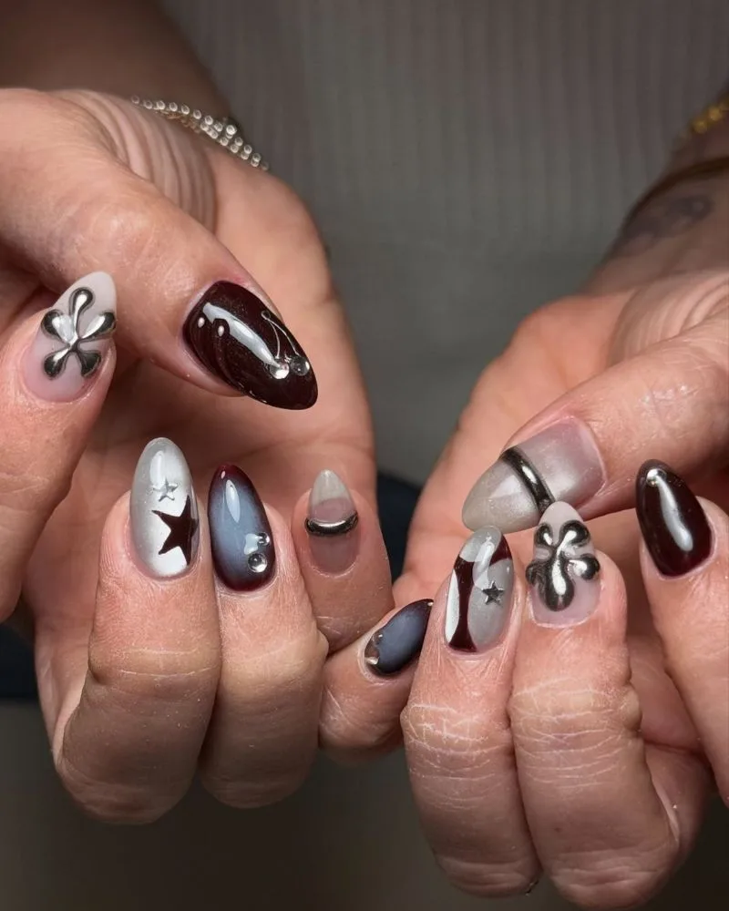 Nail art dark academia brun sombre et étoiles