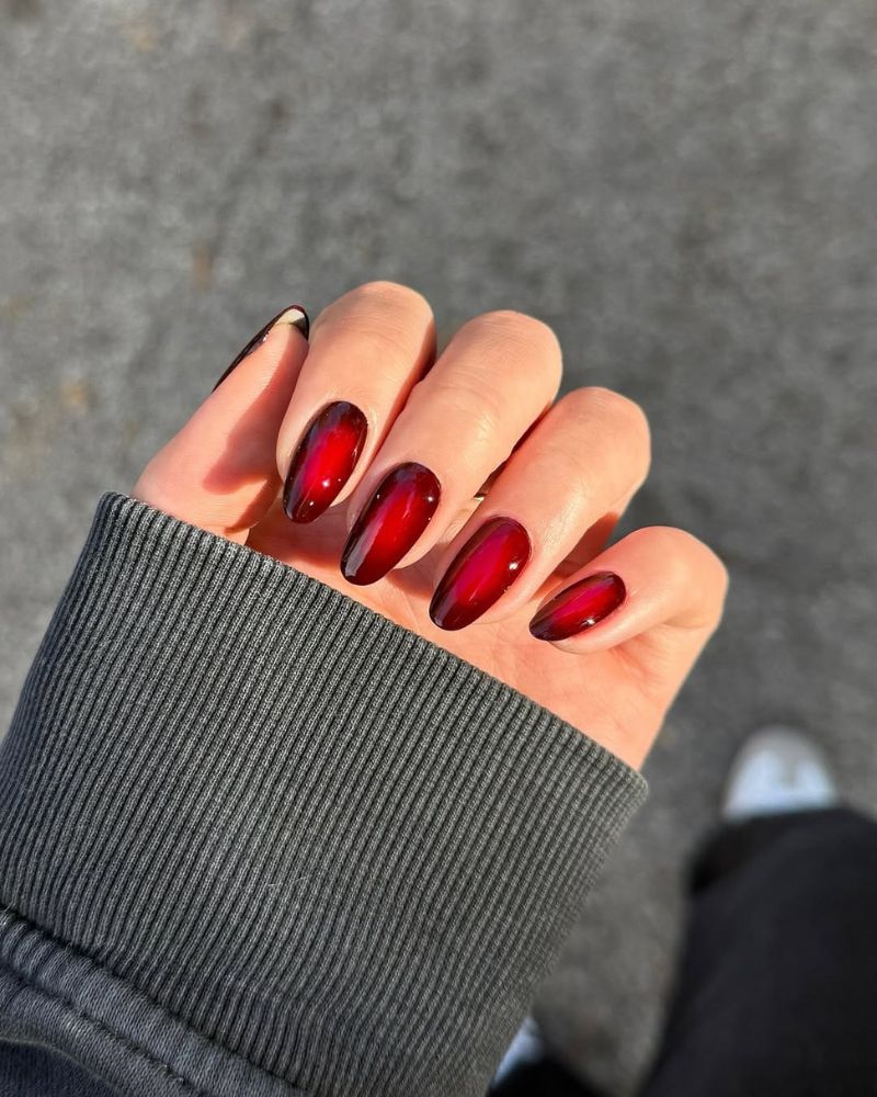 Aura rouge profond Ongles aura rouge profond intense