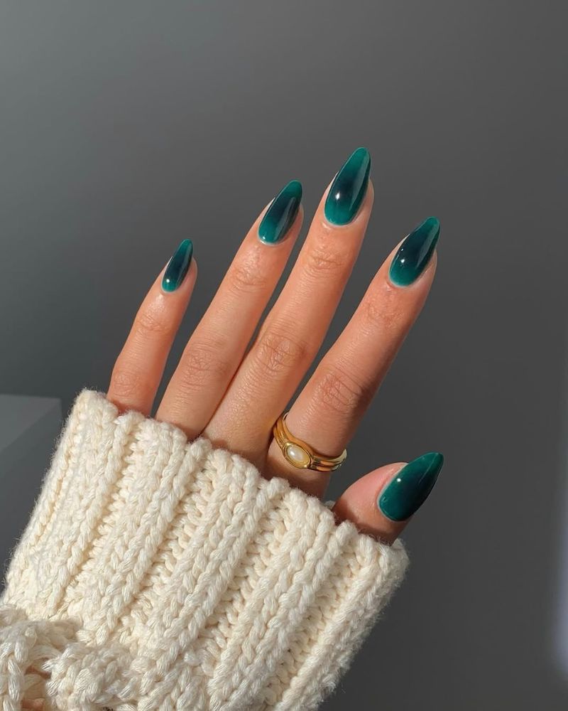 Aura vert émeraude Ongles aura vert émeraude profond