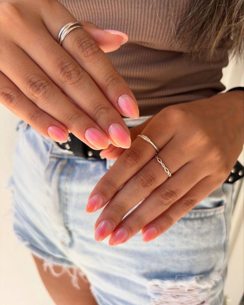 Aura rose et orange Ongles aura dégradé rose et orange