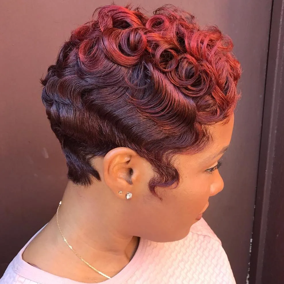 Pixie vintage bouclé bordeaux et cerise en finger waves glamour, femme noire