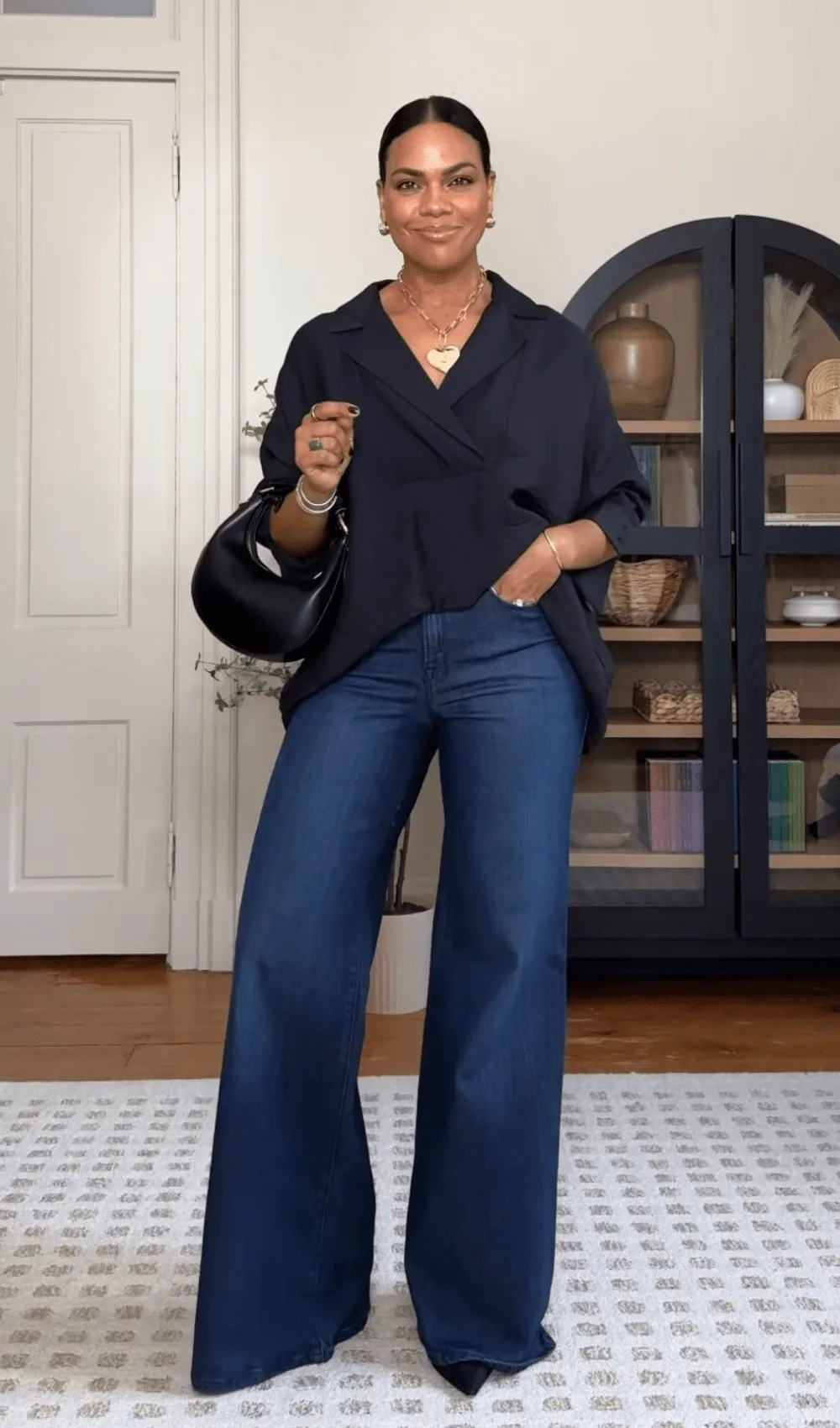 Tenue jouant sur le mélange de textures