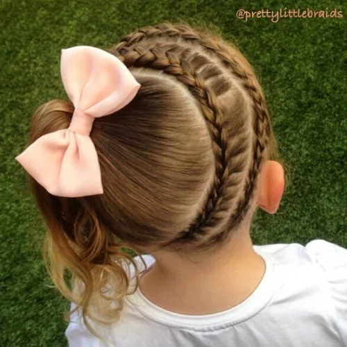 Tresse circulaire double avec queue de cheval latérale et nœud rose