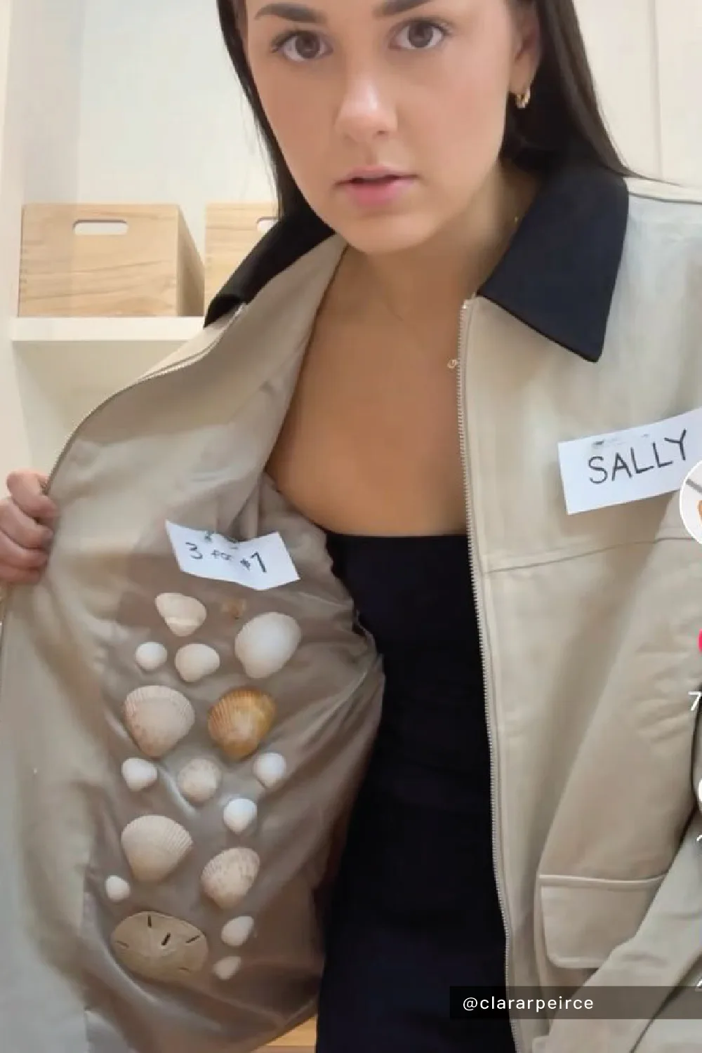 Déguisement humoristique de vendeuse de coquillages avec veste beige