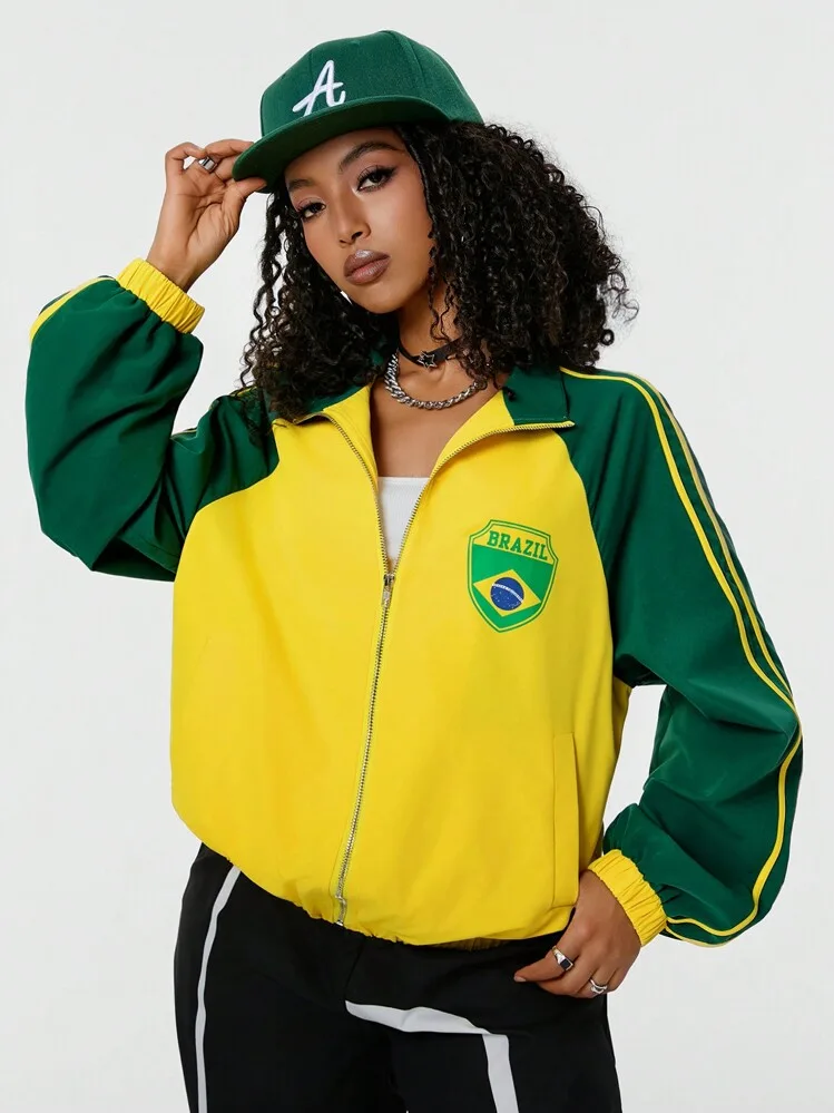 Veste Brésil verte et jaune portée avec une casquette streetwear